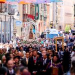 Miles de personas acompañan a la Virgen de San Lorenzo por las calles de Valladolid