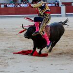 Macías es cogido por el primero, de Pallarés (Fotos: Cipriano Pastrano)