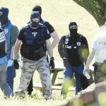 Dos de los zulos que ETA señaló durante la pantomima de la entrega de armas fueron visitados antes por los disidentes de ATA, que se llevaron al menos 60 pistolas