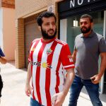 Turki Al-Sheikh sale de la notaría donde ha firmado la compra de la UD.Almeria, convirtiéndose en el nuevo propietario del club de la ciudad /Foto: Efe