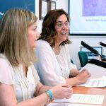 La presidenta de la Diputación, Ángeles Armisén, presenta el reconocimiento junto a Virginia Losa