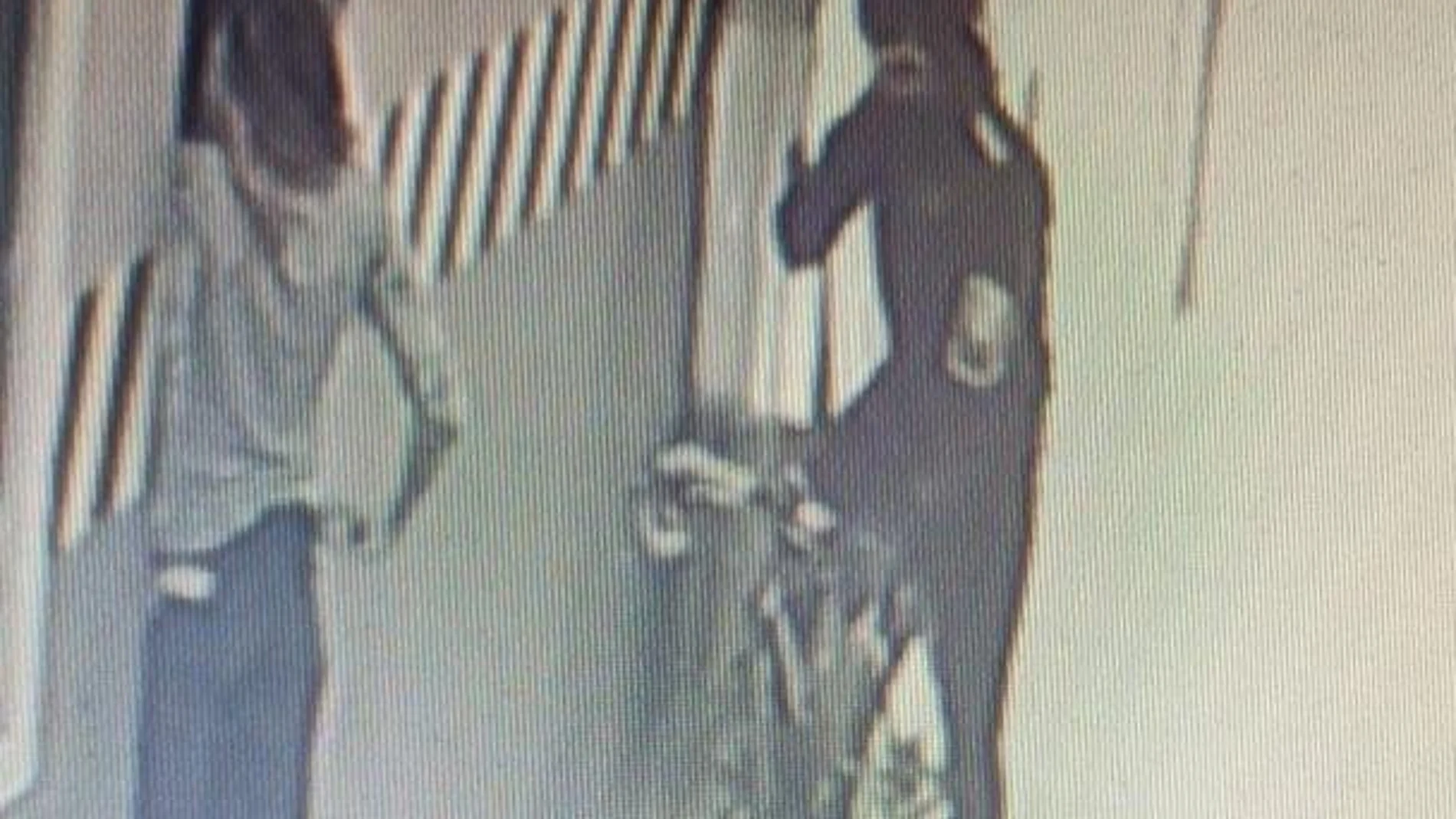 Imagen del pirómano captada por una cámara de vigilancia