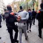 Imagen de un operativo policial contra los narcopisos