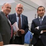 Carnero inaugura el XL Congreso de Anaporc acompañado de su presidente, Eduardo González, y del delegado de la junta en Salamanca, Eloy Ruiz