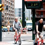El intenso calor de los últimas horas se agudizará en intensidad y extensión geográfica a partir de mañana. Efe