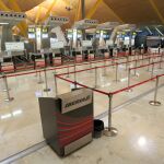 Mostradores de Iberia en la terminal 4 del aeropuerto Adolfo Suárez/ Rubén Mondelo