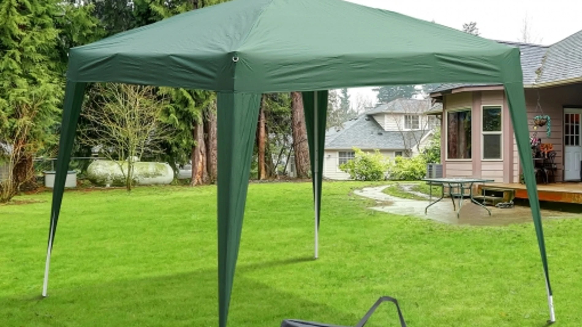 Este es un buen momento para encontrar rebajas y descuentos en sombrillas, hamacas, tumbonas, toldos o cenadores para terraza, playa, jardín, piscina, patio o camping