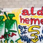 La acción se enmarca en la campaña "alde hemendik"(iros de aquí) que ya se ha dado en otros lugares, en especial en Alsasua.