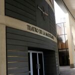 Imagen de la puerta de entrada del Teatro de la Maestranza