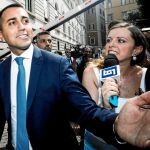 El líder del M5E y vicepresidente italiano, Luigi Di Maio, antes de reunirse ayer con los líderes del PD / Efe