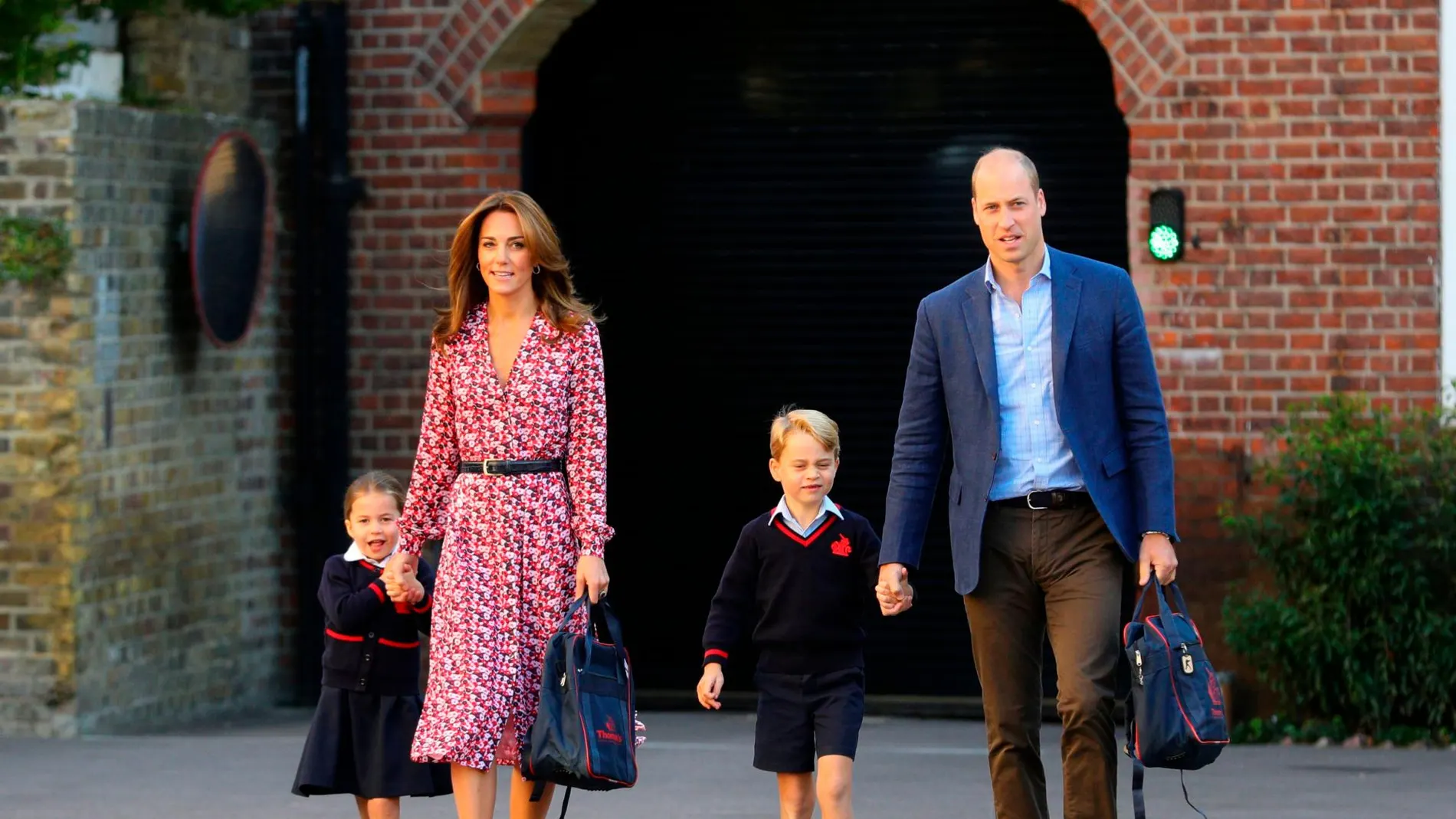 Los duques de Cambridge han acompañado hoy a sus hijos George y Charlotte en el inicio del curso escolar