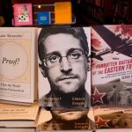 Portada del libro de memorias de Edward Snowden/EFE
