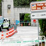 La entrada al Valle de los Caídos, vigilada por la Guardia Civil en los días previos a la exhumación de Franco