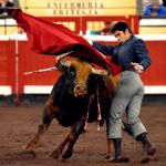 Cayetano durante la faena al tercero