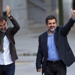 Jordi Sànchez y Jordi Cuixart. EFE/ Juan Carlos Hidalgo