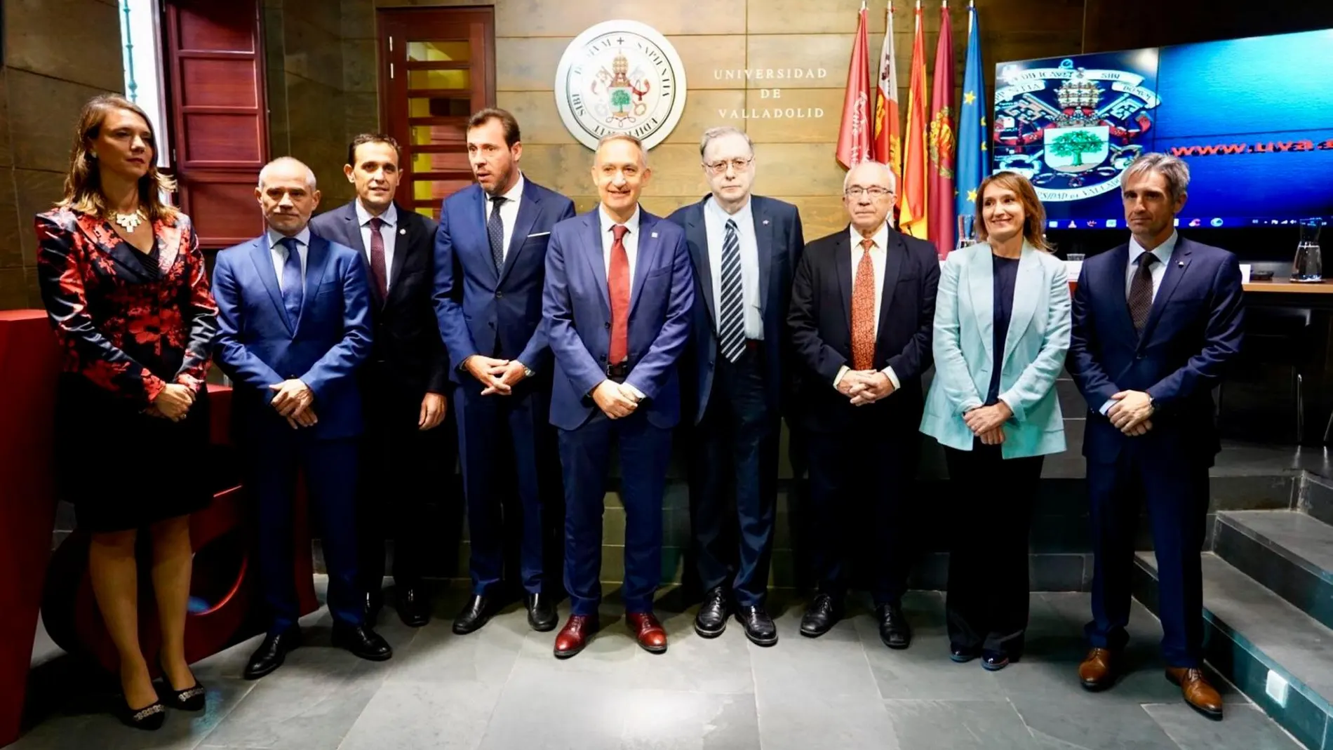 El profesor Rull y los representantes de la NASA junto a Rocío Lucas, Antonio Largo, Conrado Íscar y Óscar Puente, entre otros