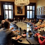 En la imagen, la Mesa del Parlament