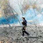 Aspecto que presentaba ayer la localidad madrileña de Cadalso de los Vídrios tras ser asolada por el fuego