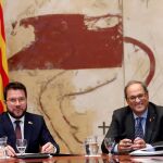 Quim Torra (dcha), presidente de la Generalitat de Cataluña, junto a su vicepresidente, Pere Aragonés