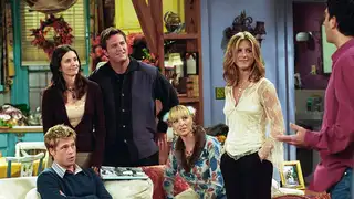 Jennifer Aniston, Brad Pitt, Courteney Cox, Matthew Perry y Lisa Kudrow en un capítulo de 'Friends' Jennifer Aniston, Brad Pitt, Courteney Cox, Matthew Perry y Lisa Kudrow en un capítulo de 'Friends'