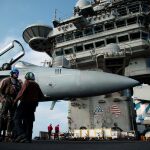 Imagen del portaaviones Abraham Licoln desplegada en el mar de Arabia/AP