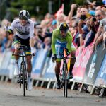 Rohan Dennis dobla a Roglic en la contrarreloj