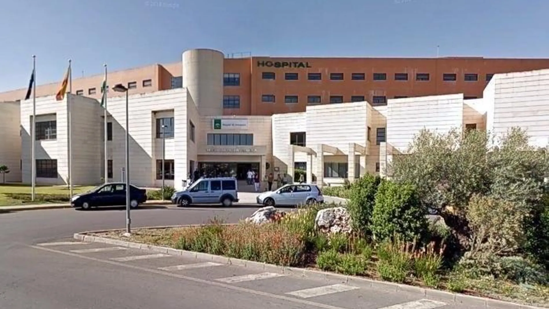 Entrada del Hospital de Antequera / La Razón