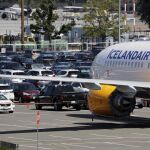 Boeing tiene estacionados algunos 737 MAX en el aparcamiento de coches de su factoría de Renton (Washington) ante la falta de espacio en las dependencias habilitadas para aviones