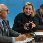 Isabel Blanco junto al presidente de Cermi, Juan Pérez Sánchez, y el gerente de Servicios Sociales, Carlos Raúl de Pablos