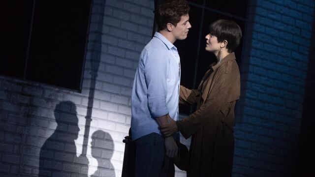 Roger Berruezo y Cristina Llorente, durante un dueto del musical de "Ghost"