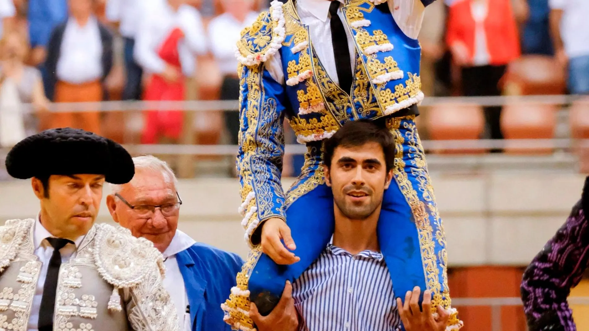 Cayetano abre la Puerta Grande de Logroño (Foto: EFE)