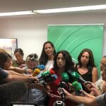 Desde Change.org se piden firmas para la retirada de una campaña similar a otras anteriores o a la realizada en comunidades, mientras desde la Consejería se anuncian mejoras para la protección de las víctimas / Foto: EP