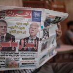 El diario “Al Shorouk” muestra a los candidatos Kais Saied y Nabil Karoui en su portada/ AP