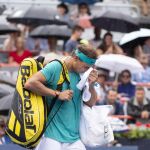 Rafa Nadal, en uno de los parones por la lluvia