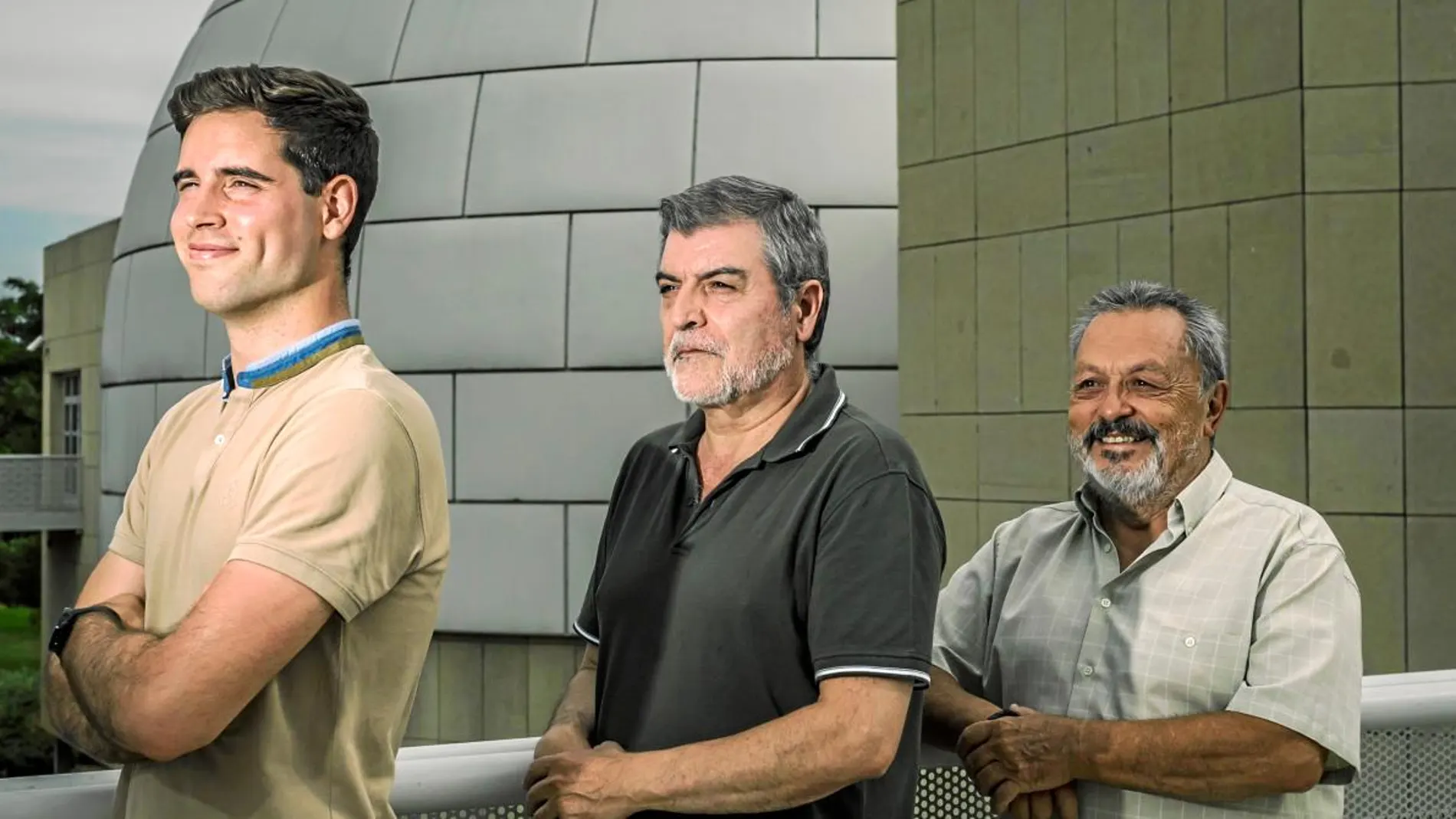 De izda. a dcha., Álvaro Soria, Jesús Martínez-Frías y Carlos González charlaron sobre el futuro de la exploración espacial en el Planetario de Madrid