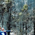 El presidente del Gobierno, Pedro Sánchez, visitó ayer la zona afectada por el incendio de Gran Canaria / Reuters