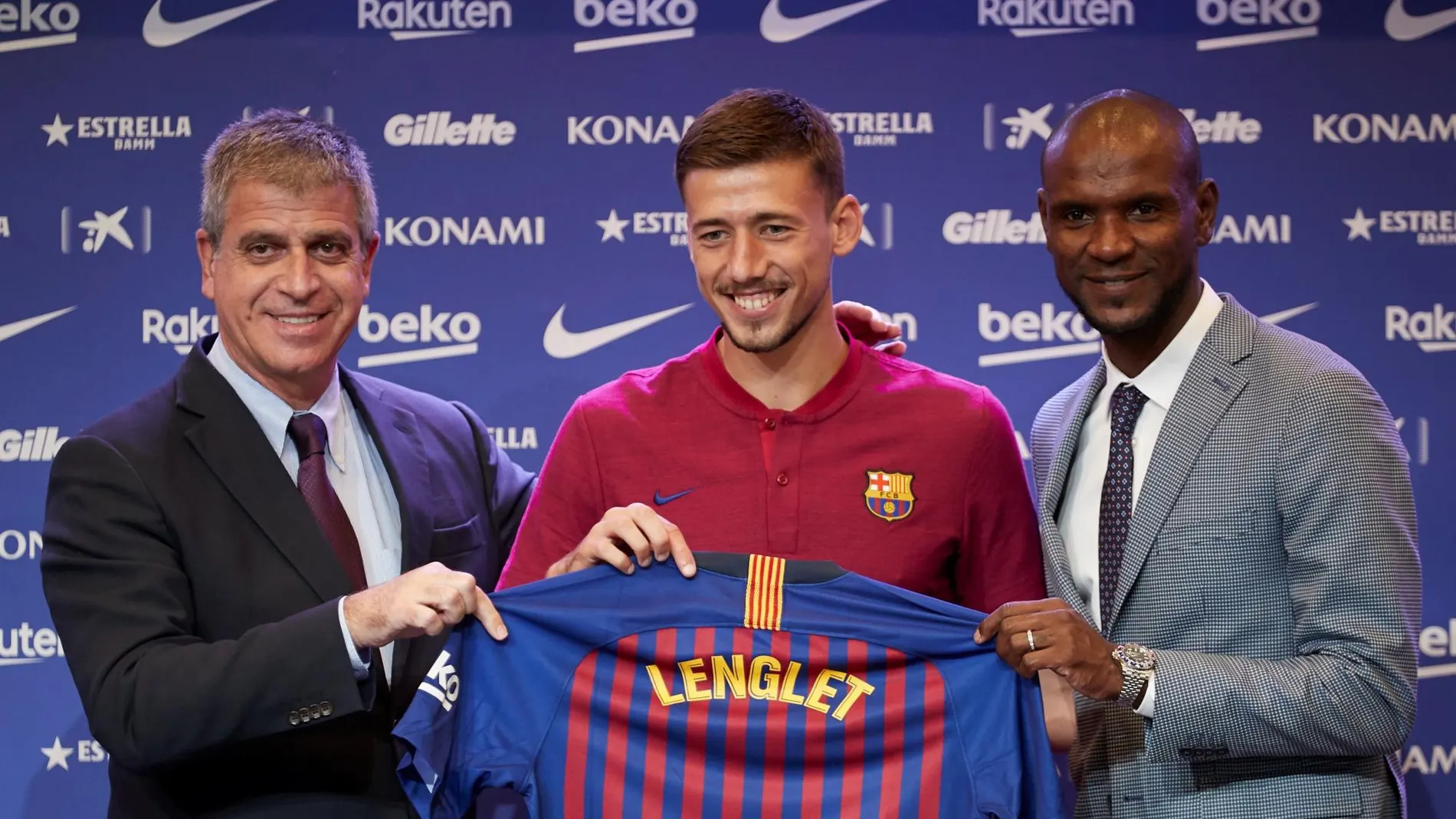 Mestre, con Lenglet y Abidal, en la presentación del central francés