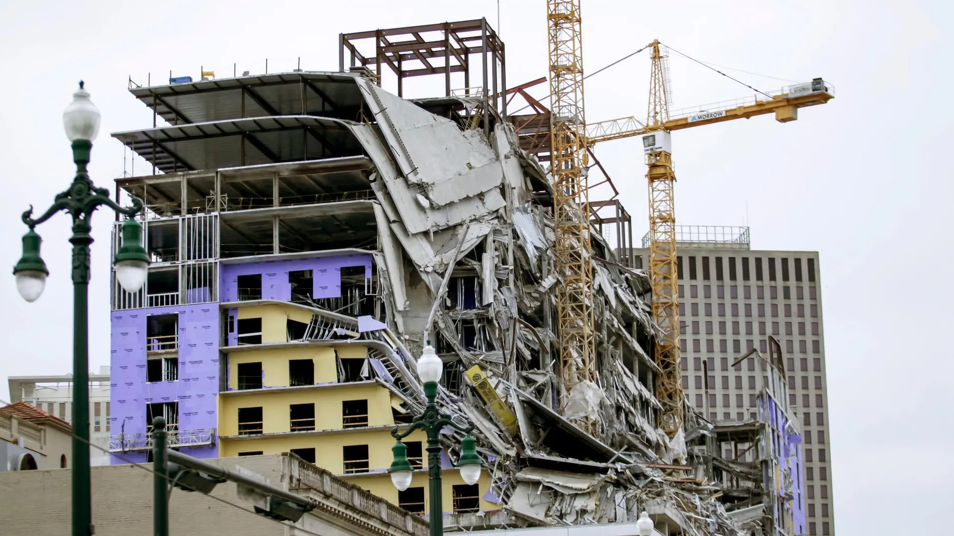 Escombros del hotel derruido en Nueva Orleans