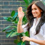 Meghan Markle eligió para la cita un look inspirado en el estilo «working girl»