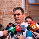 Sánchez en la reunión con asociaciones de Igualdad de Madrid