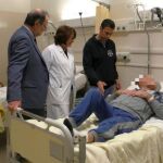 Imagen del paciente con el equipo médico