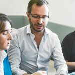 Javier Maroto formalizó ayer su incorporación a la Cámara Alta. En la imagen, el senador durante una visita a la Fundación Padre Garralda
