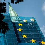 Parte de la bandera europea en una lona en el Gethsemanekirchein, en Berlín/ EFE
