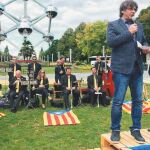 El ex presidente de la Generalitat Carles Puigdemont frente al Atomium en los actos de la Diada en Bruselas
