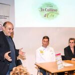 De izquierda a derecha, Juan Ángel Martín, CEO del concurso en España, Roberto Martín y Pepa Muñoz