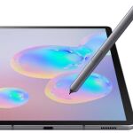 El lápiz óptico S Pen permite digitalizar notas escritas a mano y tiene sistema de carga inalámbrica.