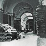 Imagen de la galería central del Museo del Prado durante la Guerra Civil