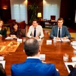 Alfonso Fernández Mañueco, Ángel Ibáñez y Carlos Fernández Carriedo, durante la reunión mantenida con los sindicatos