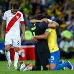 Alisson y Casemiro celebran el tercer gol de Brasil