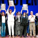 El president de la Generalitat Quim Torra, la diputada de JxCAT, Laura Borrás, junto al ex president Artur Mas, ayer en un acto de precampaña en Tarrasa bajo el lema «Contra la sentencia, independencia»